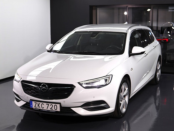 Opel Insignia 3 of 5