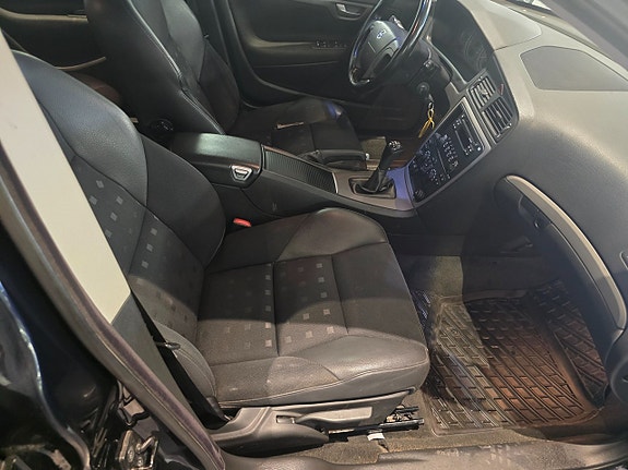 Volvo V70 10 of 13