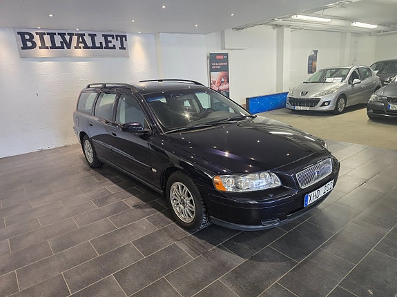 Volvo V70 3 of 5