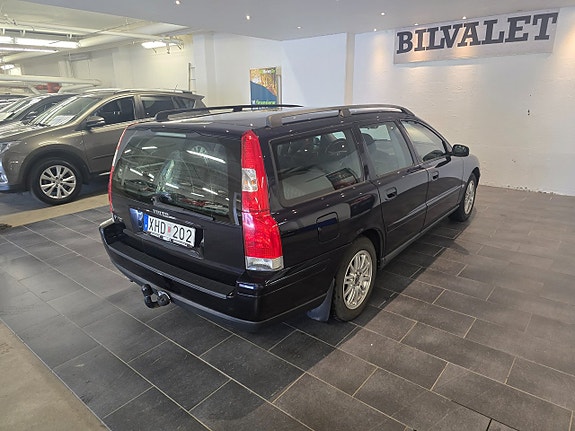 Volvo V70 8 of 13