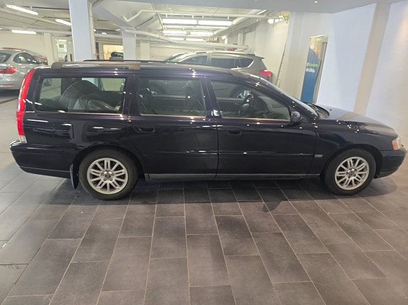 Volvo V70 4 of 5