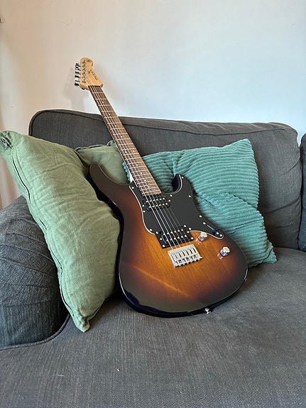 Yamaha Pacifica 120H