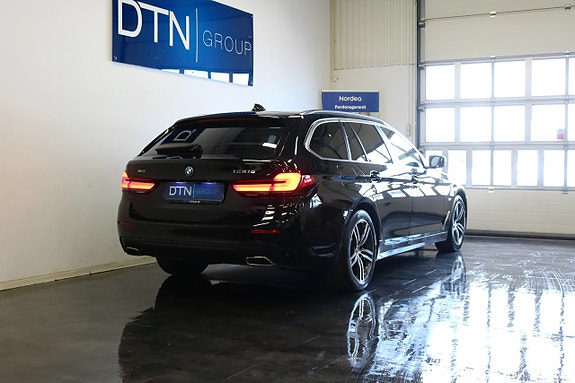 BMW 530e 3 of 5