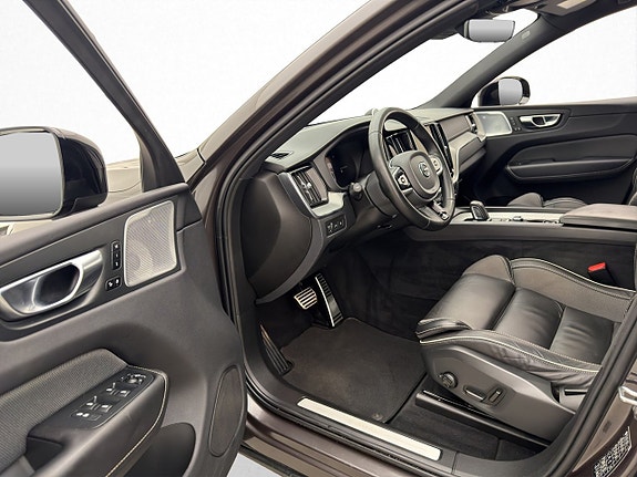 Volvo XC60 10 of 30