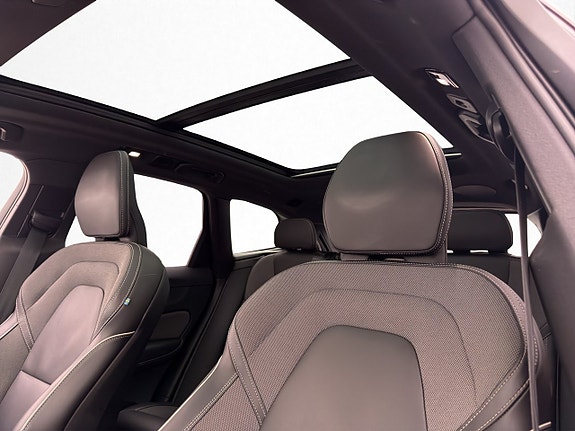 Volvo XC60 11 of 30