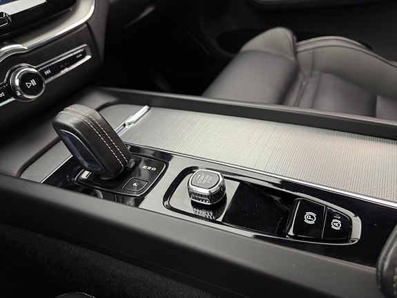 Volvo XC60 30 of 30