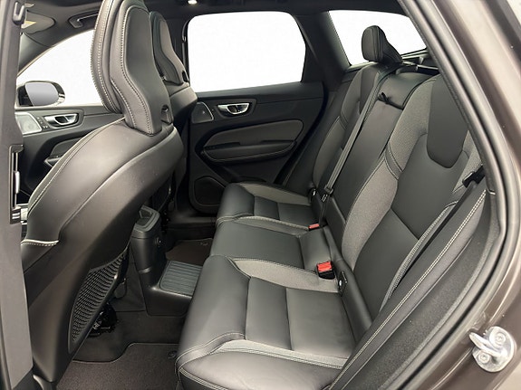Volvo XC60 25 of 30