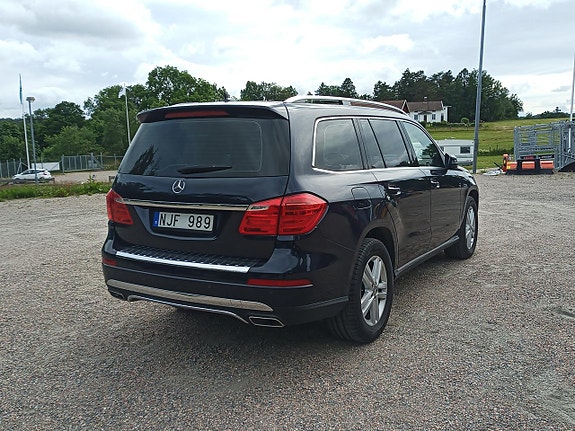 Mercedes-Benz GL500 7 of 16