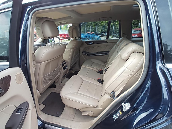 Mercedes-Benz GL500 12 of 16