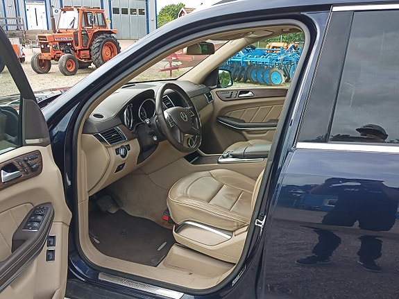 Mercedes-Benz GL500 13 of 16