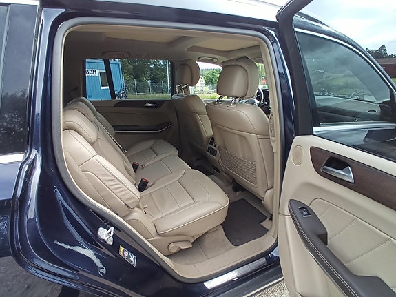 Mercedes-Benz GL500 10 of 16