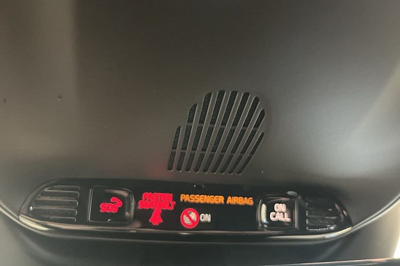 Volvo XC40 13 of 16