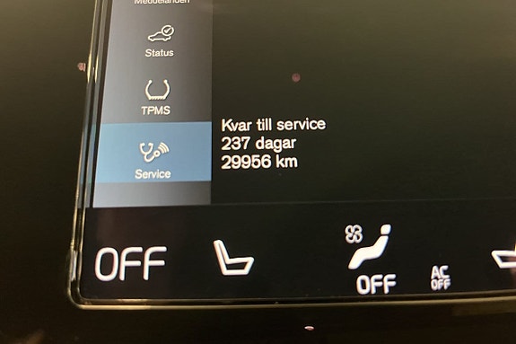 Volvo XC40 4 of 16
