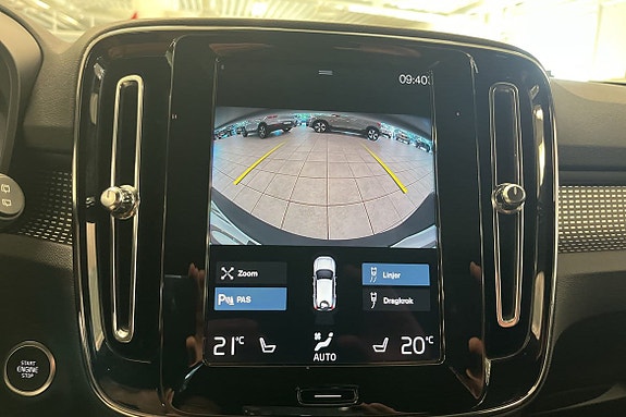 Volvo XC40 10 of 16
