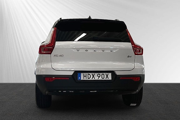 Volvo XC40 2 of 16