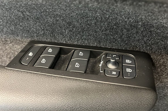 Volvo XC40 11 of 16
