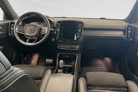 Volvo XC40 5 of 16