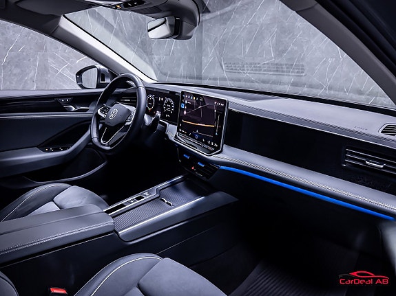 Volkswagen Passat 13 of 30