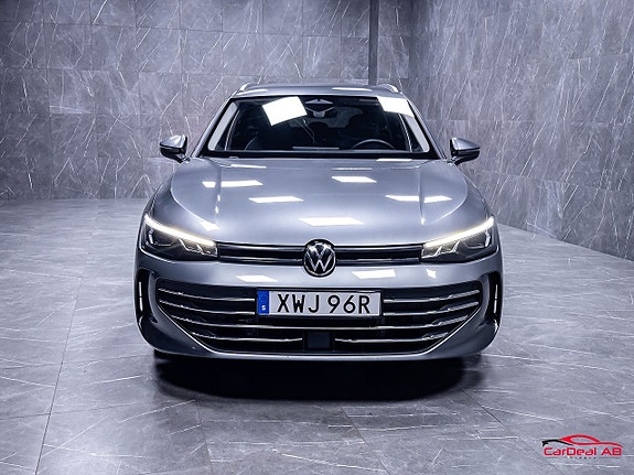 Volkswagen Passat 2 of 30