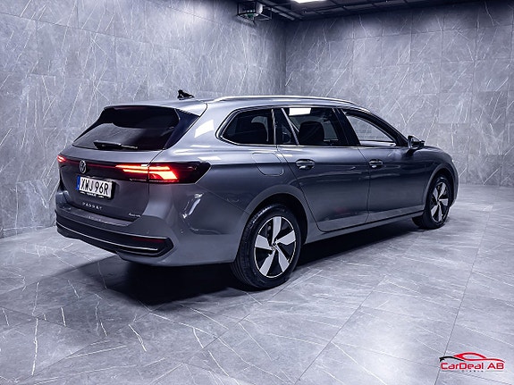 Volkswagen Passat 7 of 30