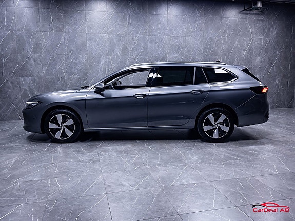 Volkswagen Passat 4 of 30