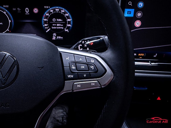 Volkswagen Passat 22 of 30