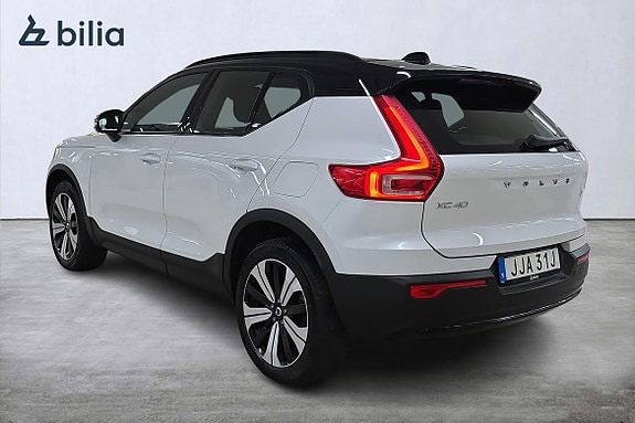 Volvo XC40 2 of 5