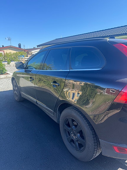 Volvo XC60 2 of 5