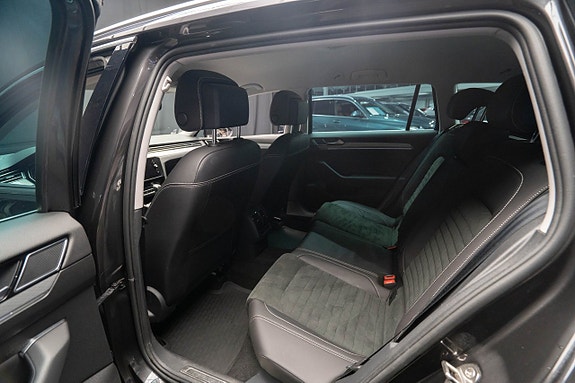 Volkswagen Passat 23 of 25