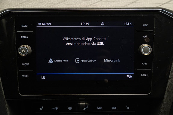 Volkswagen Passat 18 of 25
