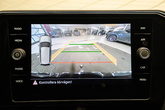 Volkswagen Passat 17 of 25