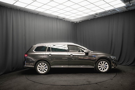 Volkswagen Passat 6 of 25