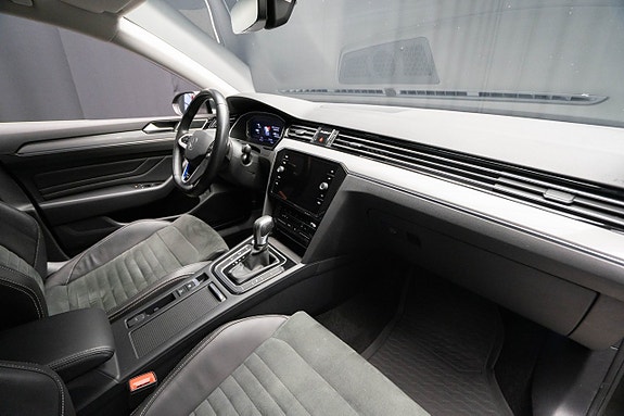 Volkswagen Passat 19 of 25