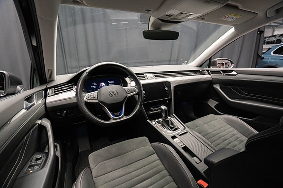 Volkswagen Passat 11 of 25