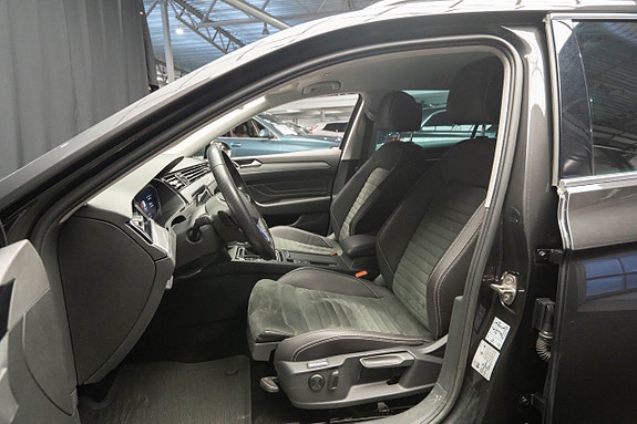 Volkswagen Passat 16 of 25