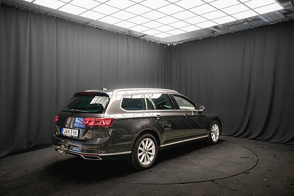 Volkswagen Passat 7 of 25