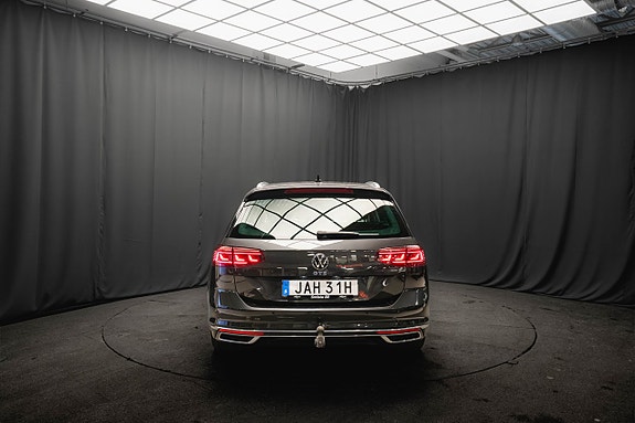 Volkswagen Passat 8 of 25