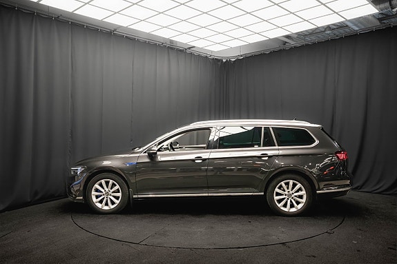 Volkswagen Passat 10 of 25