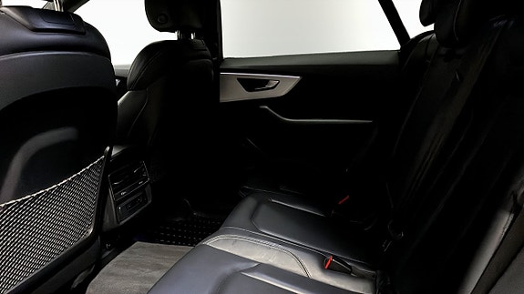 Audi Q8 12 of 13