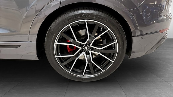 Audi Q8 6 of 13