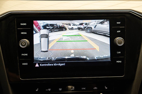 Volkswagen Passat 17 of 25