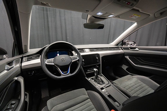 Volkswagen Passat 11 of 25
