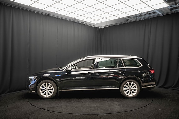 Volkswagen Passat 10 of 25