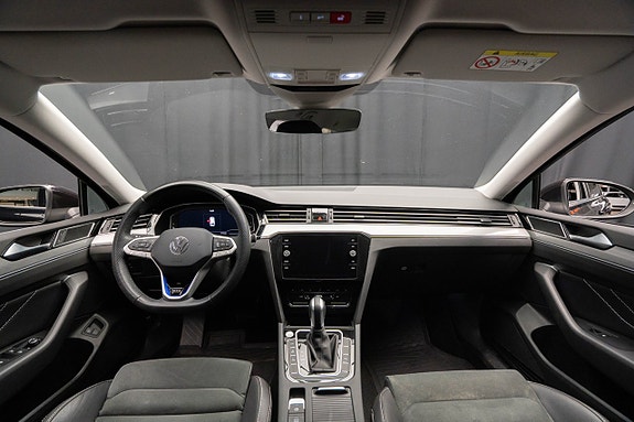 Volkswagen Passat 12 of 25