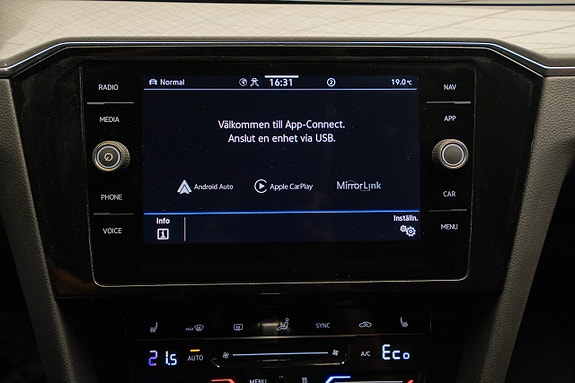 Volkswagen Passat 22 of 25