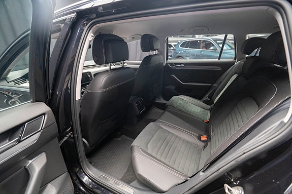 Volkswagen Passat 23 of 25
