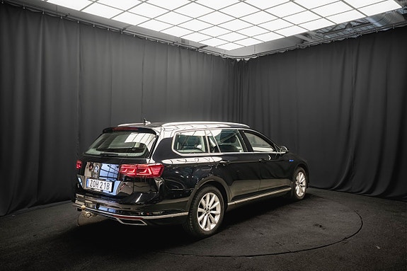 Volkswagen Passat 7 of 25