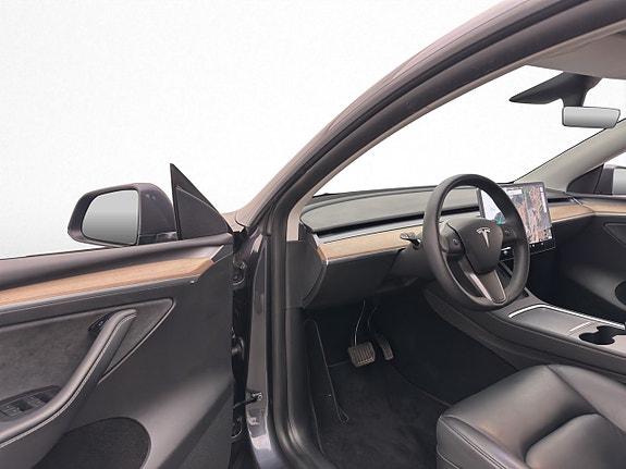Tesla Model Y 11 of 30