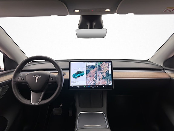 Tesla Model Y 14 of 30