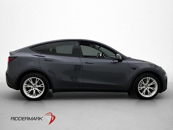 Tesla Model Y 10 of 30